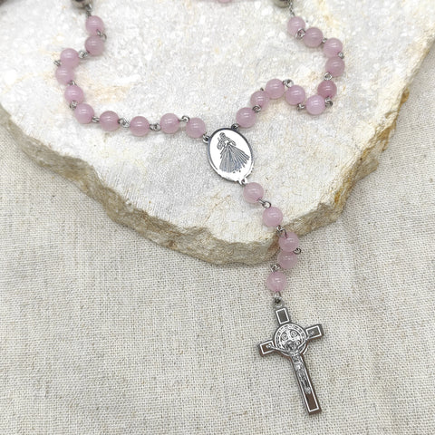 Camándula católica en acero con cuarzo rosado | Rosario elegante Colombia