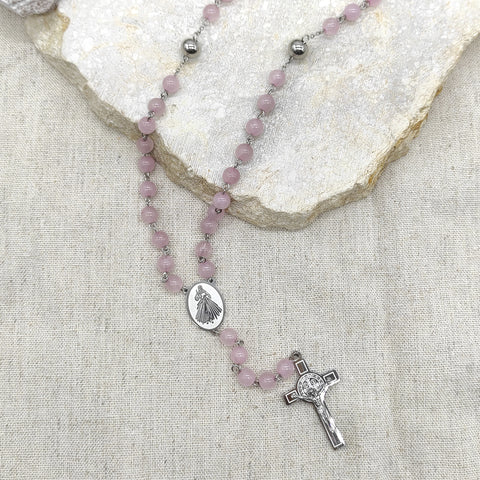 Camándula católica en acero con cuarzo rosado | Rosario elegante Colombia